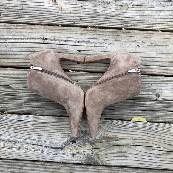 Vince Camuto women’s size 9.5 shoes with 4 inch heels. - Picture 7 of 9